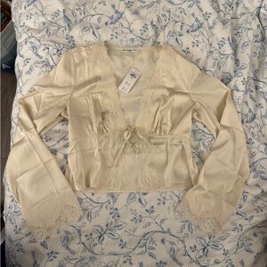 abercrombie cream satin and lace long sleeve top NWT